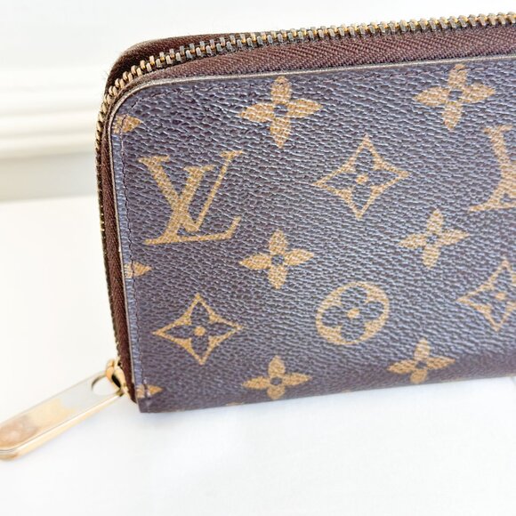 Louis Vuitton Monogram Zippy Wallet - Picture 3 of 16